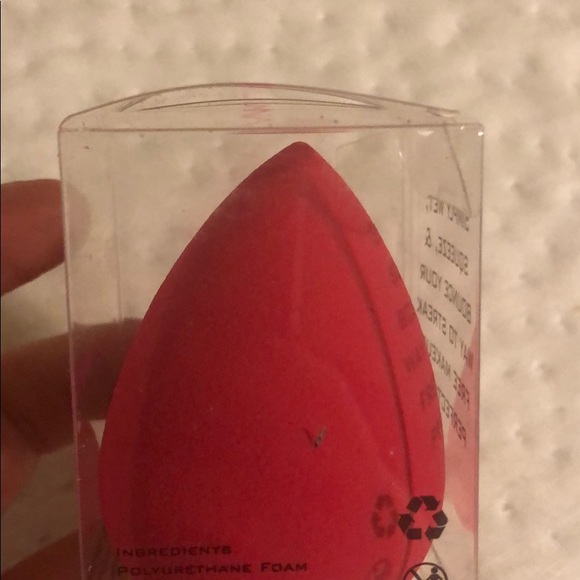 Illuminati Makeup Sponge! - Picture 8 of 10